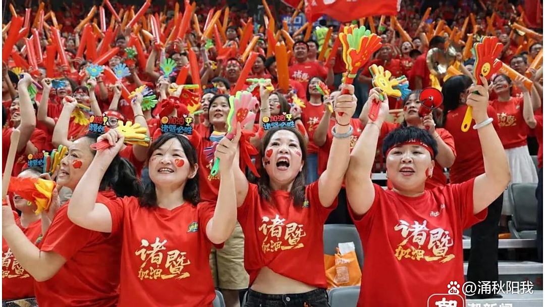 关于热门比赛吸引众多球迷前来加油,气氛火爆的信息 关于热门比赛吸引众多球迷前来加油,气氛火爆的信息