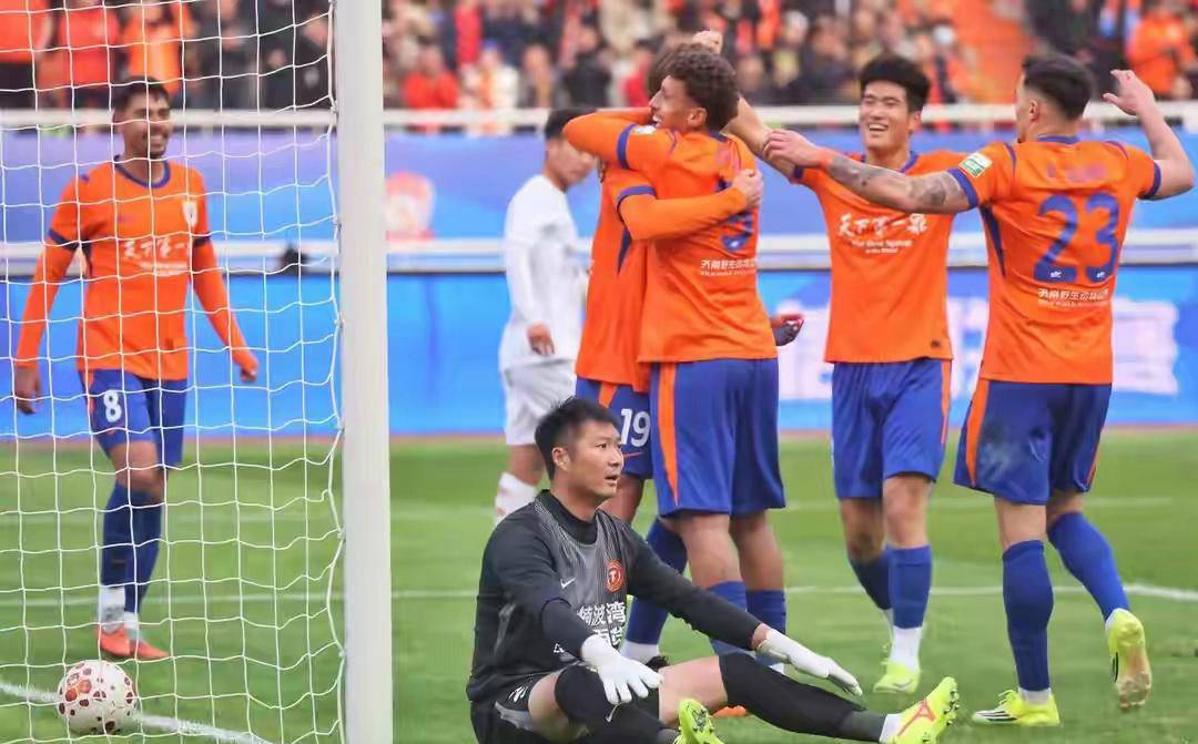 包含夺冠热门球队展现实力，备战关键比赛的词条