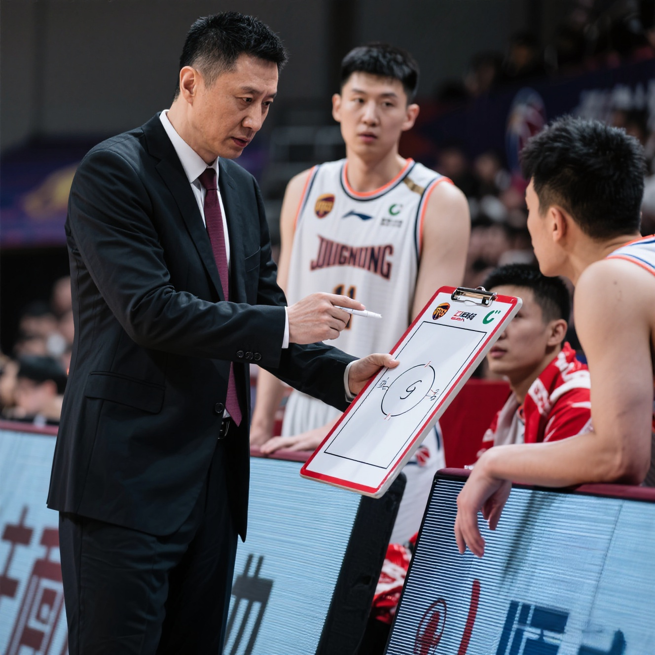 ju11.co-篮球明星接受访谈，谈及比赛背后的辛酸与坚持(篮球运动员专访)